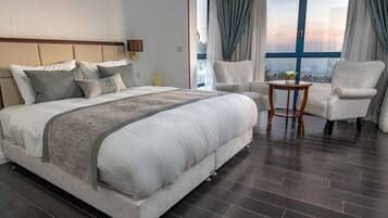 Superior Room | Minibar, in-room safe, desk, iron/ironing board
