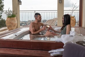 Cobertura | Frigobar, cofres nos quartos, escrivaninha