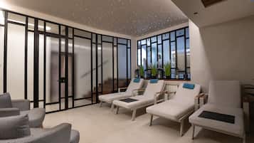 Espace de soins pour les couples, sauna, bain Ă remous, soins corporels