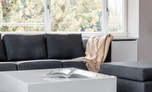 Sviitti, parveke, jokinäköala (Johann Wolfgang) | Minibaari, tallelokero huoneessa, yksilöllisesti sisustettu