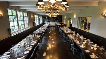 Serveert ontbijt