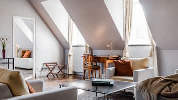 Suite (Johann Jakob) | Minibar, in-room safe, individually decorated, individually furnished