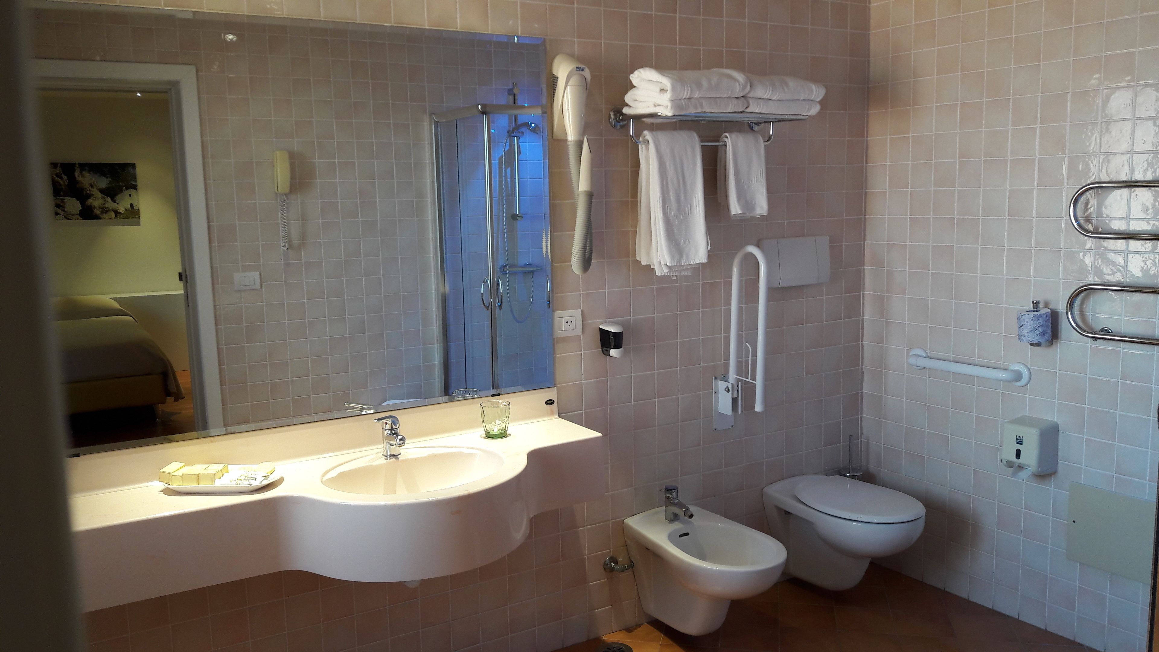 superior double or twin room | bathroom | shower, free toiletries, hair dryer, bathrobes