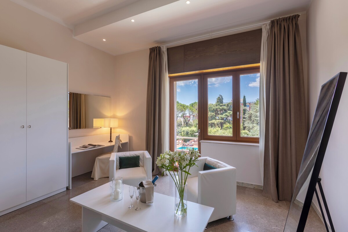 Habitación superior con 1 cama doble o 2 individuales | Minibar, escritorio, wifi gratis y ropa de cama