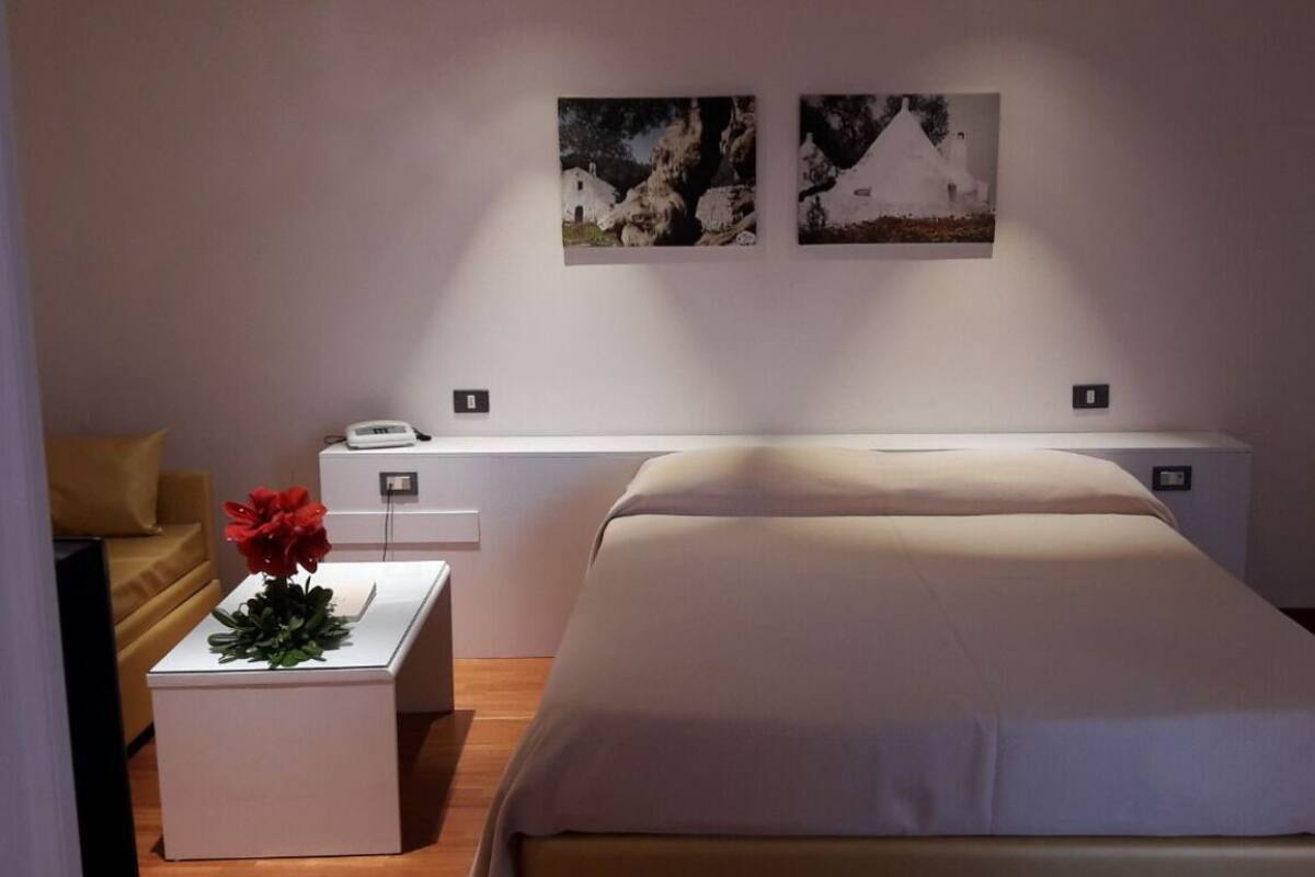 Habitación cuádruple | Minibar, escritorio, wifi gratis y ropa de cama