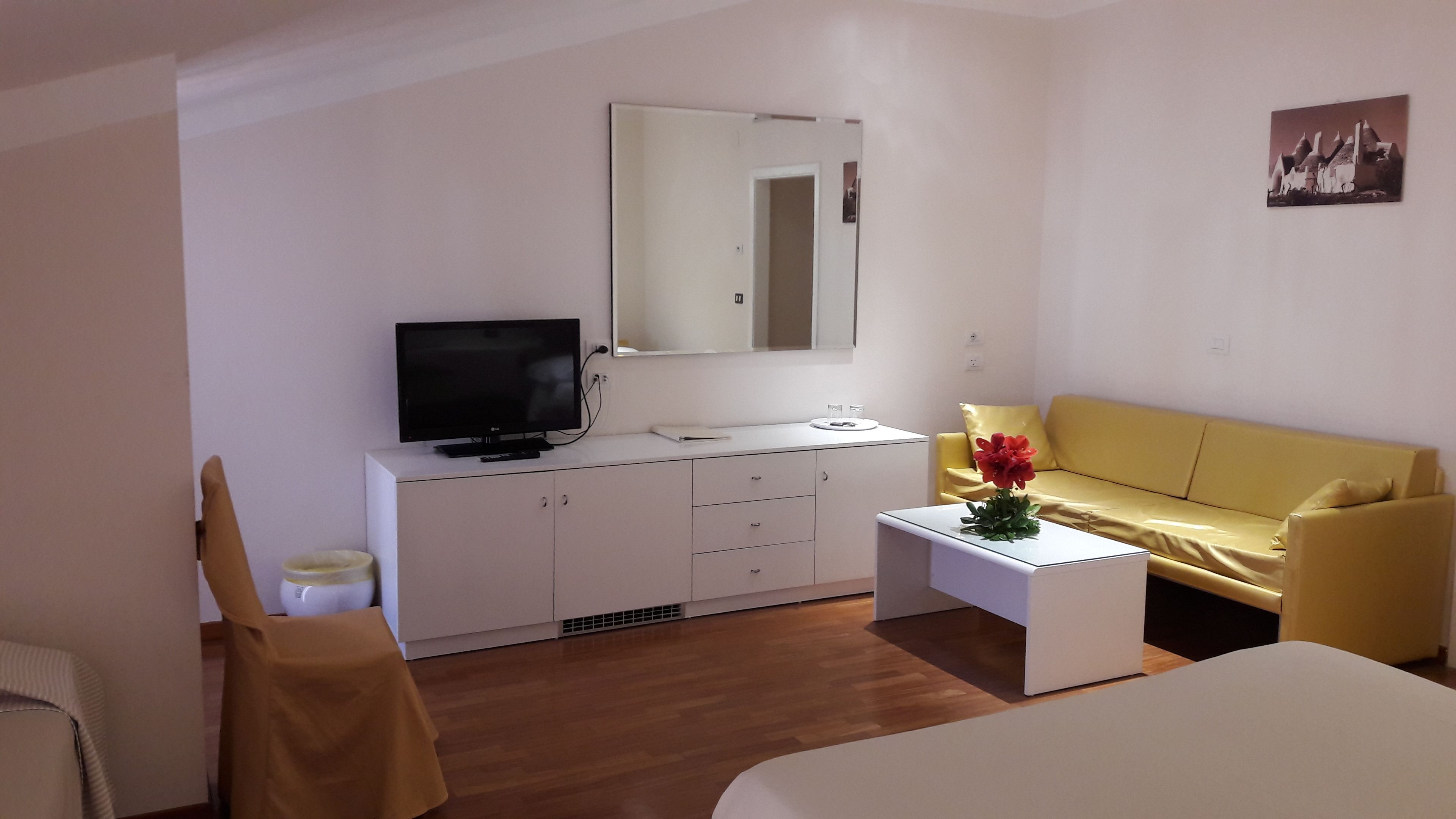 triple room | living area | flat-screen tv
