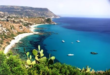 Vista spiaggia/mare. Hotel Virgilio