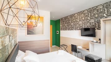 Habitación doble clásica, balcón | 1 habitación, ropa de cama de alta calidad, edredón y minibar