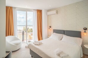 Superior-Doppelzimmer, Balkon, Meerblick | 1 Schlafzimmer, hochwertige Bettwaren, Daunenbettdecken, Minibar