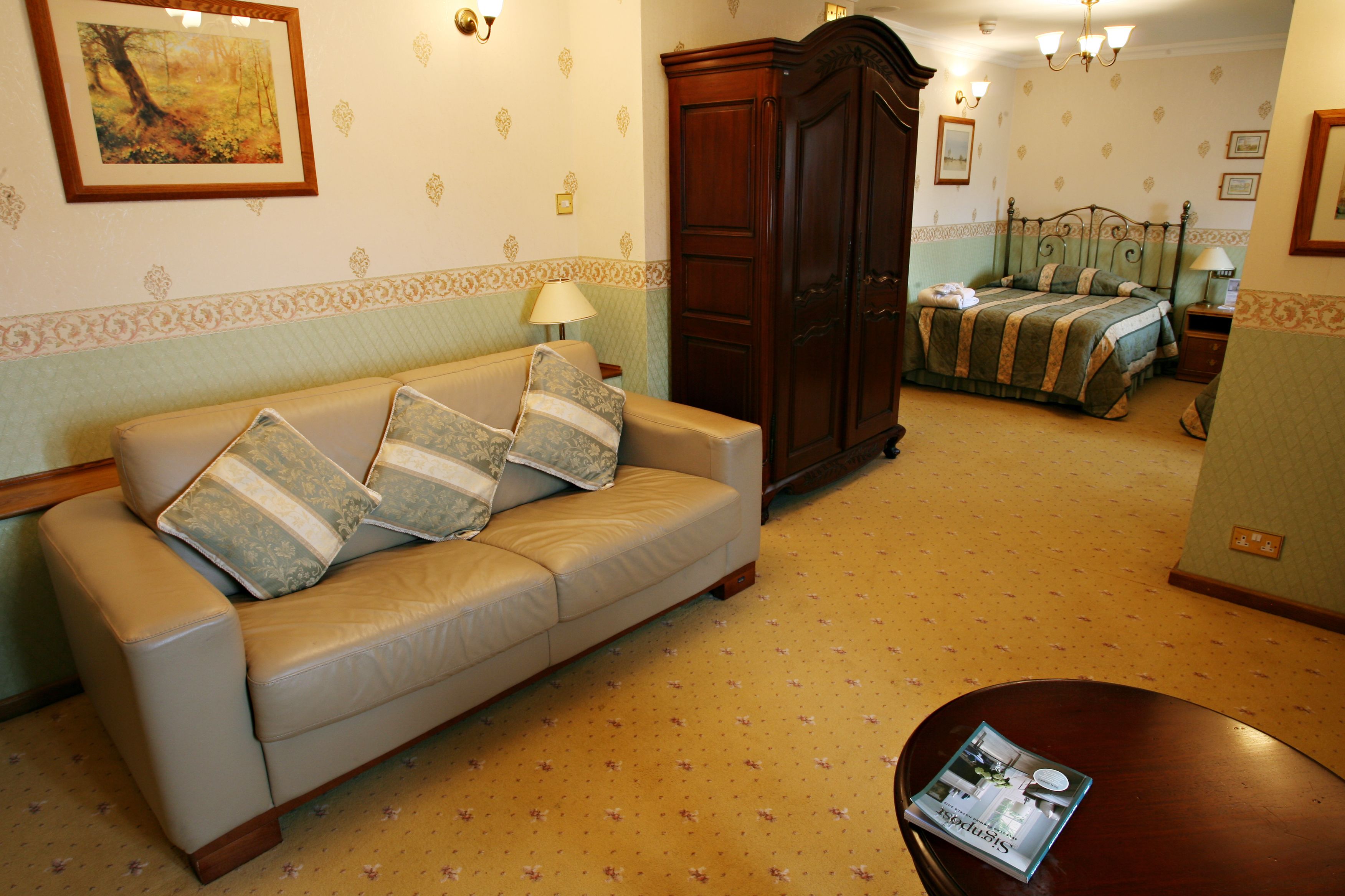 executive twin room, multiple beds | living area | flat-screen tv