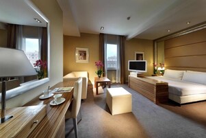 Minibar, Zimmersafe, Schreibtisch, schallisolierte Zimmer