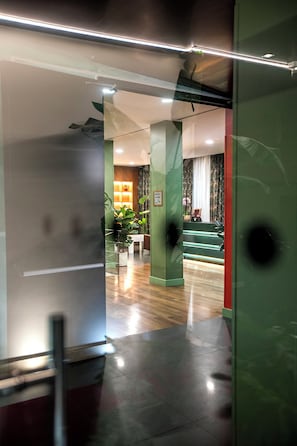 Front of property - Mercure Roma Centro St. John (Rome)