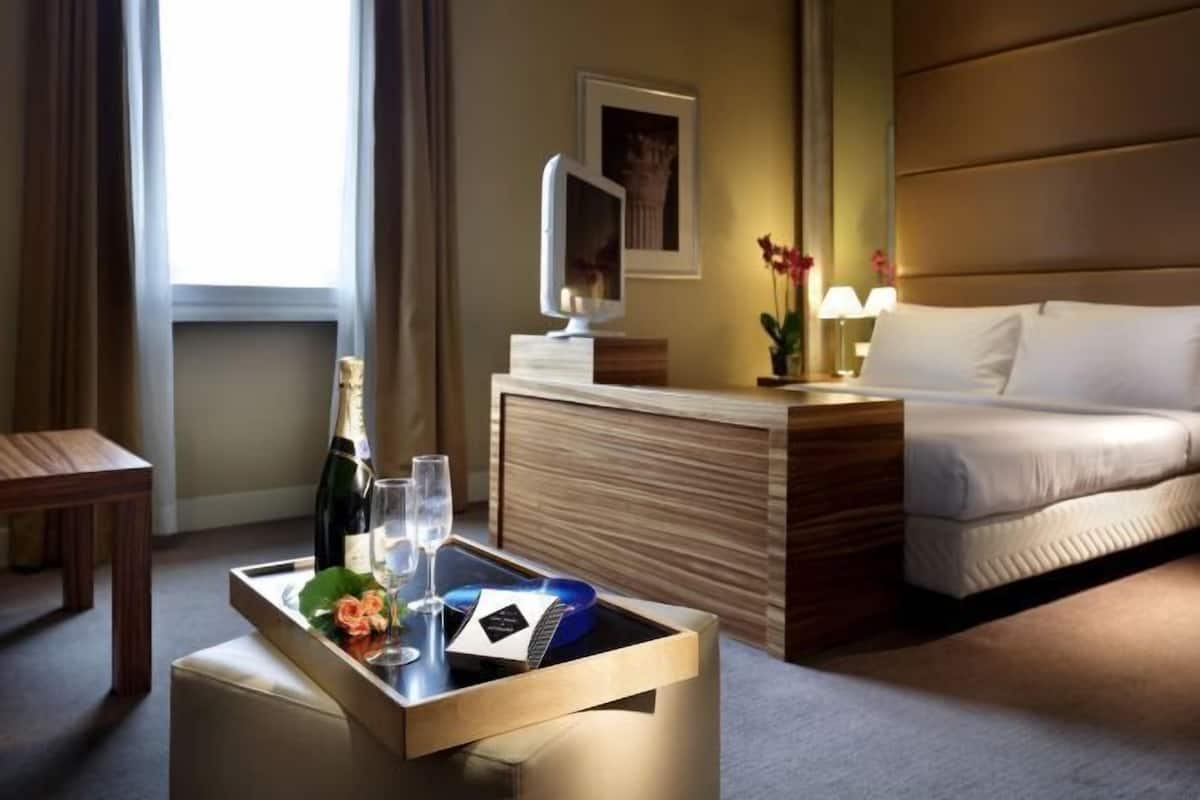 Minibar, una cassaforte in camera, una scrivania, insonorizzazione