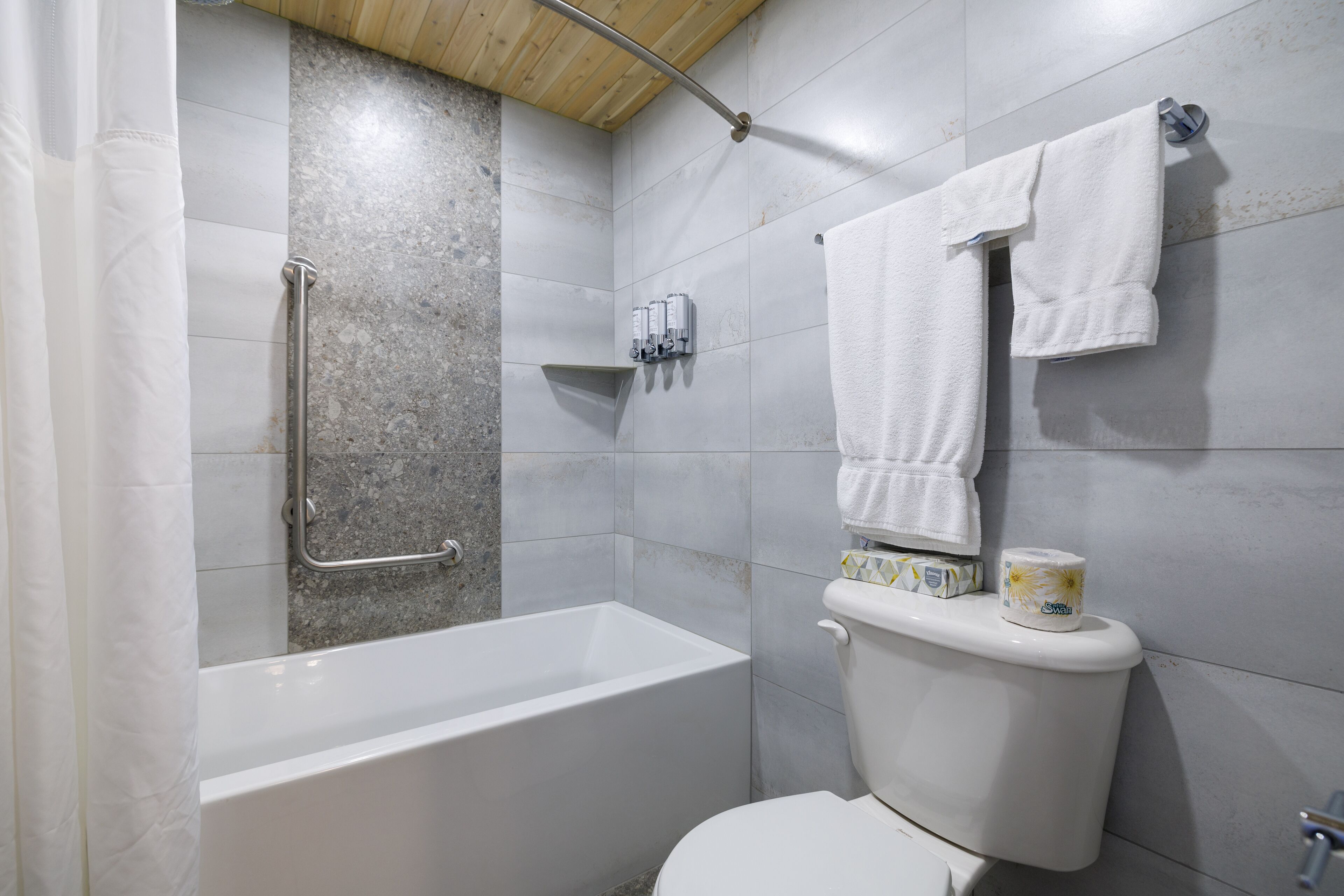 standard room, 2 queen beds, city view (pavilion) | bathroom | free toiletries, hair dryer, towels