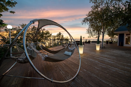 Terrace/patio. Auberge De La Pointe