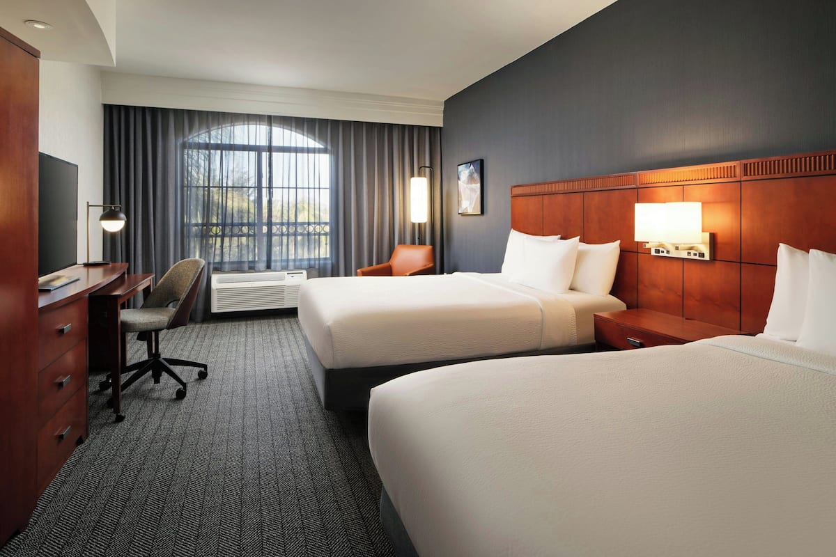 Premium bedding, in-room safe, desk, laptop workspace