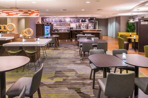 Café da manhã completo todos os dias mediante uma taxa