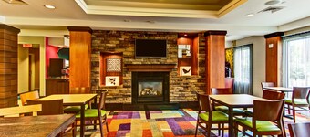 Fairfield Inn & Suites by Marriott State College