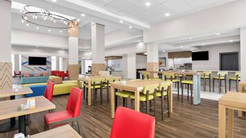 Desayuno para llevar todos los días (con cargo)