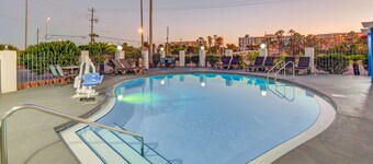 Emerald Coast Inn And Suites