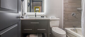 Emerald Coast Inn And Suites