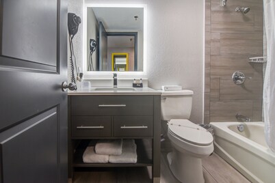Emerald Coast Inn And Suites