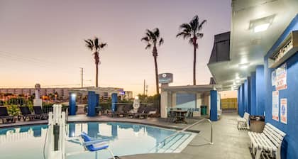 Emerald Coast Inn And Suites