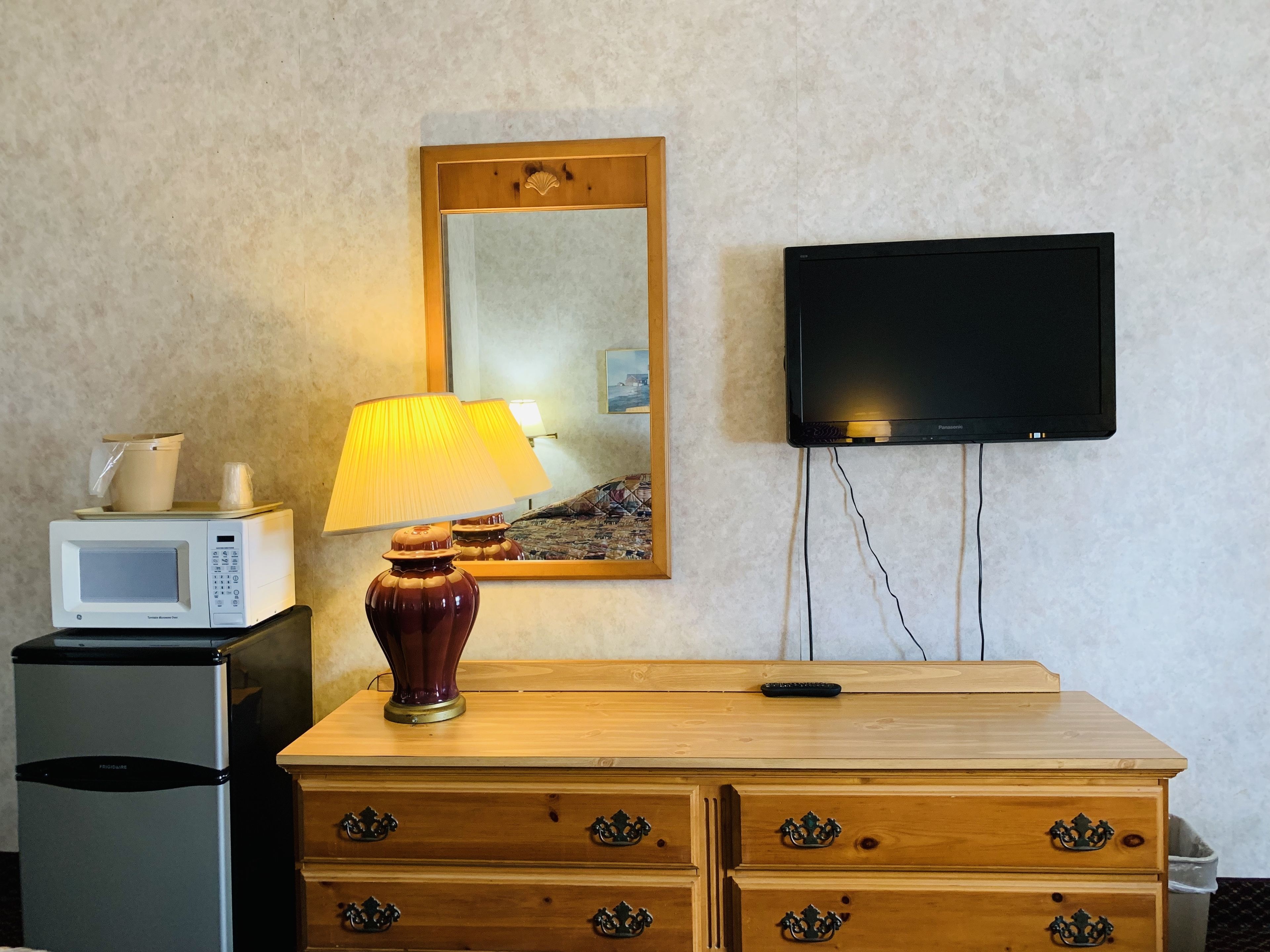 Standard Room, 1 King Bed, Non Smoking | Room amenity