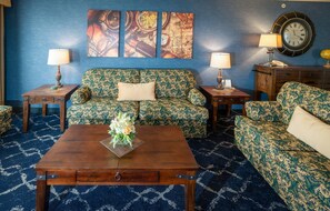 Desk, laptop workspace, blackout drapes, iron/ironing board - Gold Miners Inn Grass Valley, an Ascend Collection Hotel (Grass Valley)