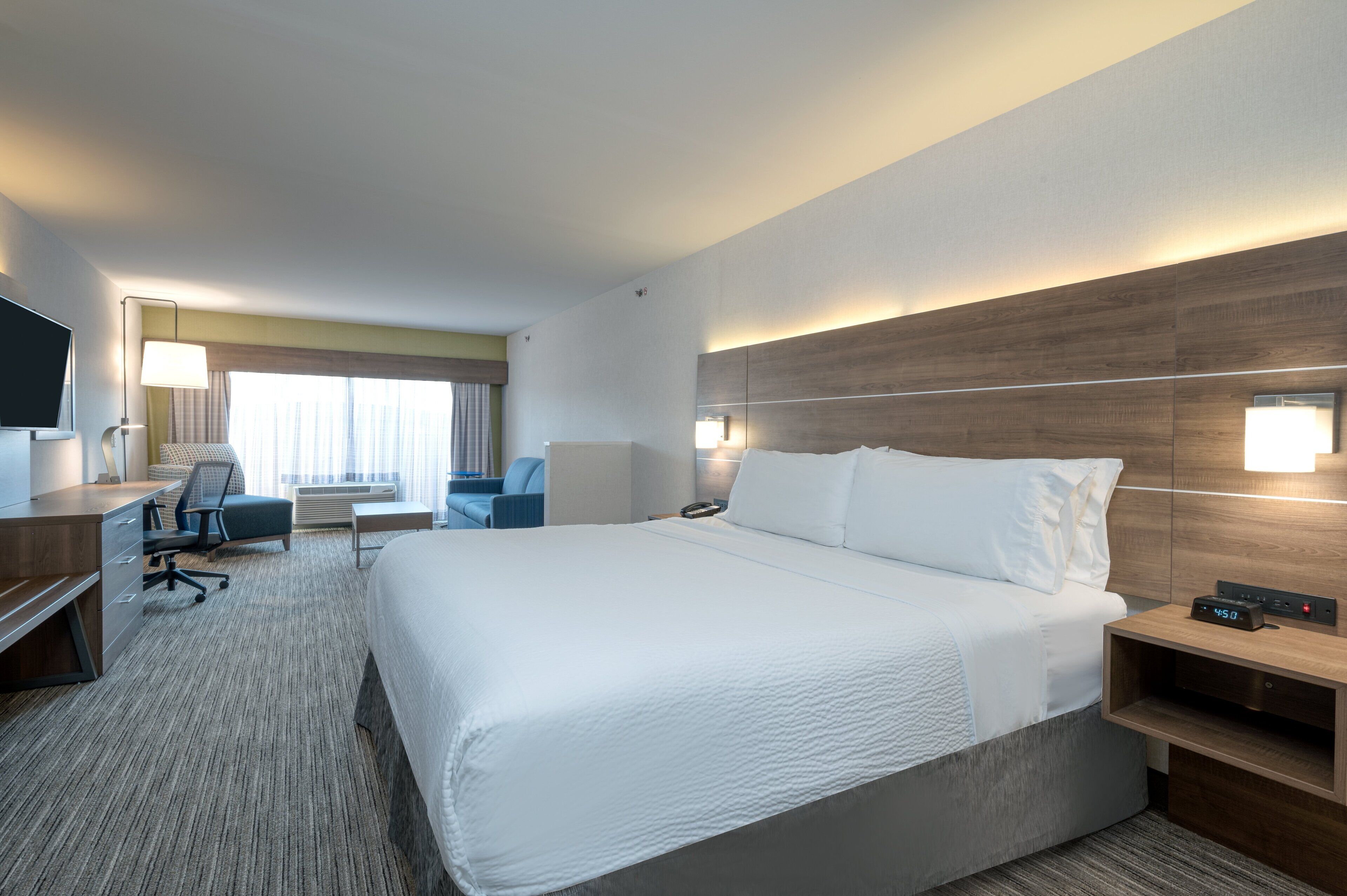 suite, 1 king bed | premium bedding, desk, laptop workspace, blackout curtains