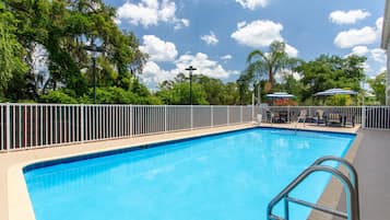 Outdoor pool, sun loungers