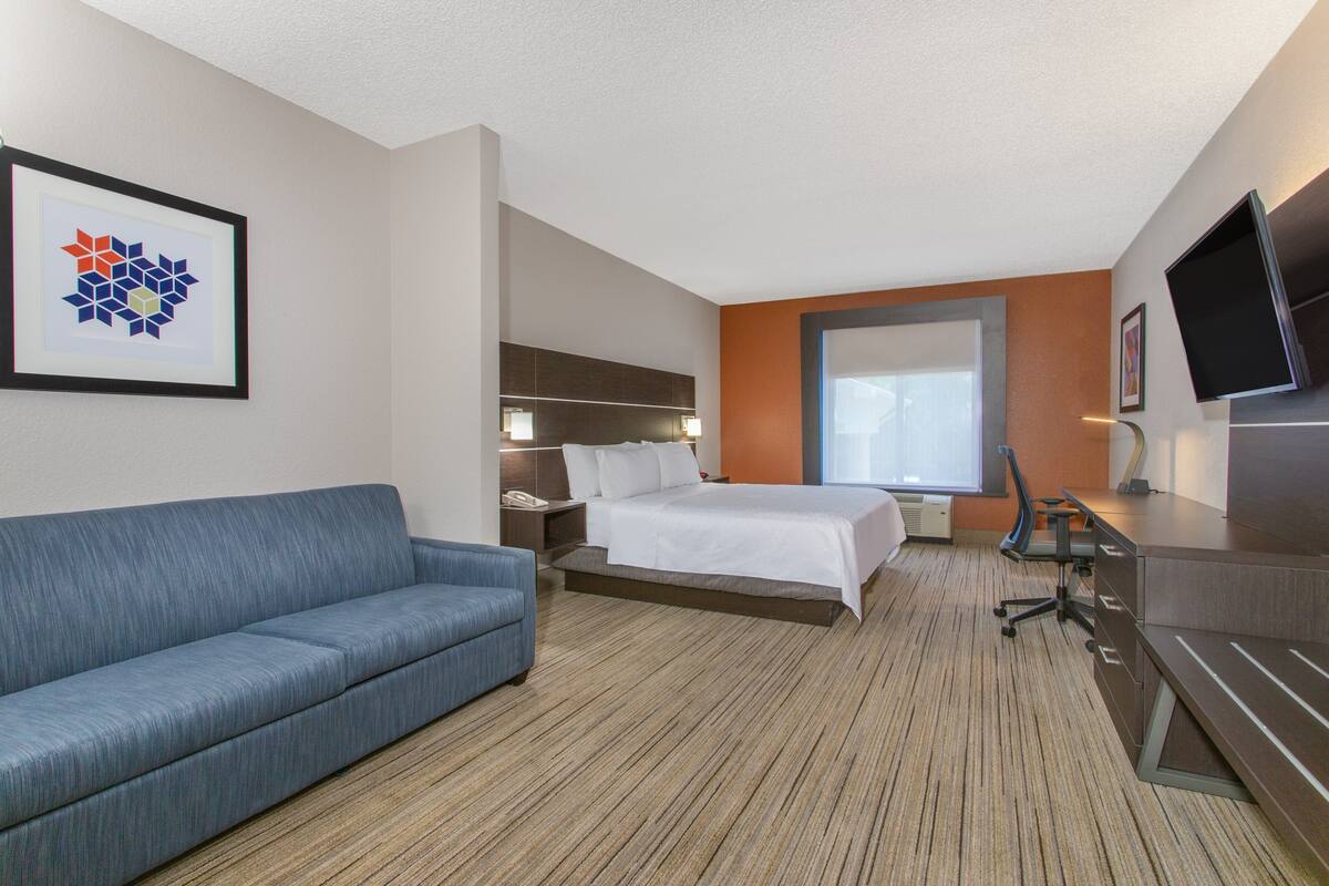 Premium bedding, pillowtop beds, in-room safe, desk