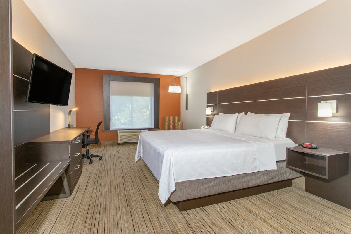 Premium bedding, pillowtop beds, in-room safe, desk