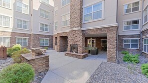 BBQ/picnic area - Residence Inn by Marriott Bozeman (Bozeman)