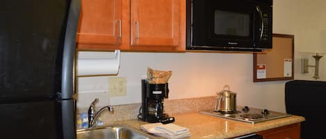 1 bedroom, premium bedding, desk, laptop workspace