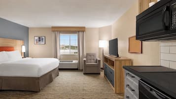 1 bedroom, premium bedding, desk, laptop workspace