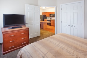 Premium bedding, desk, laptop workspace, blackout curtains - Candlewood Suites Augusta by IHG (Augusta)