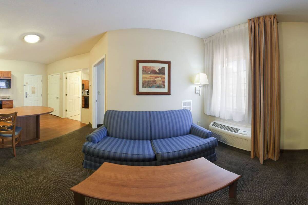 suite, 1 bedroom | living area | 42-inch led tv with cable channels, tv, dvd player