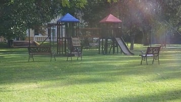 Children’s play area – outdoor