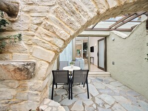 Maisonette Two-Bedroom with Pool View | Terrace/patio