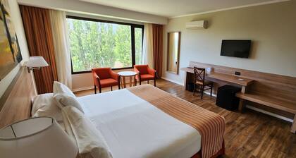 Xelena Hotel & Suites