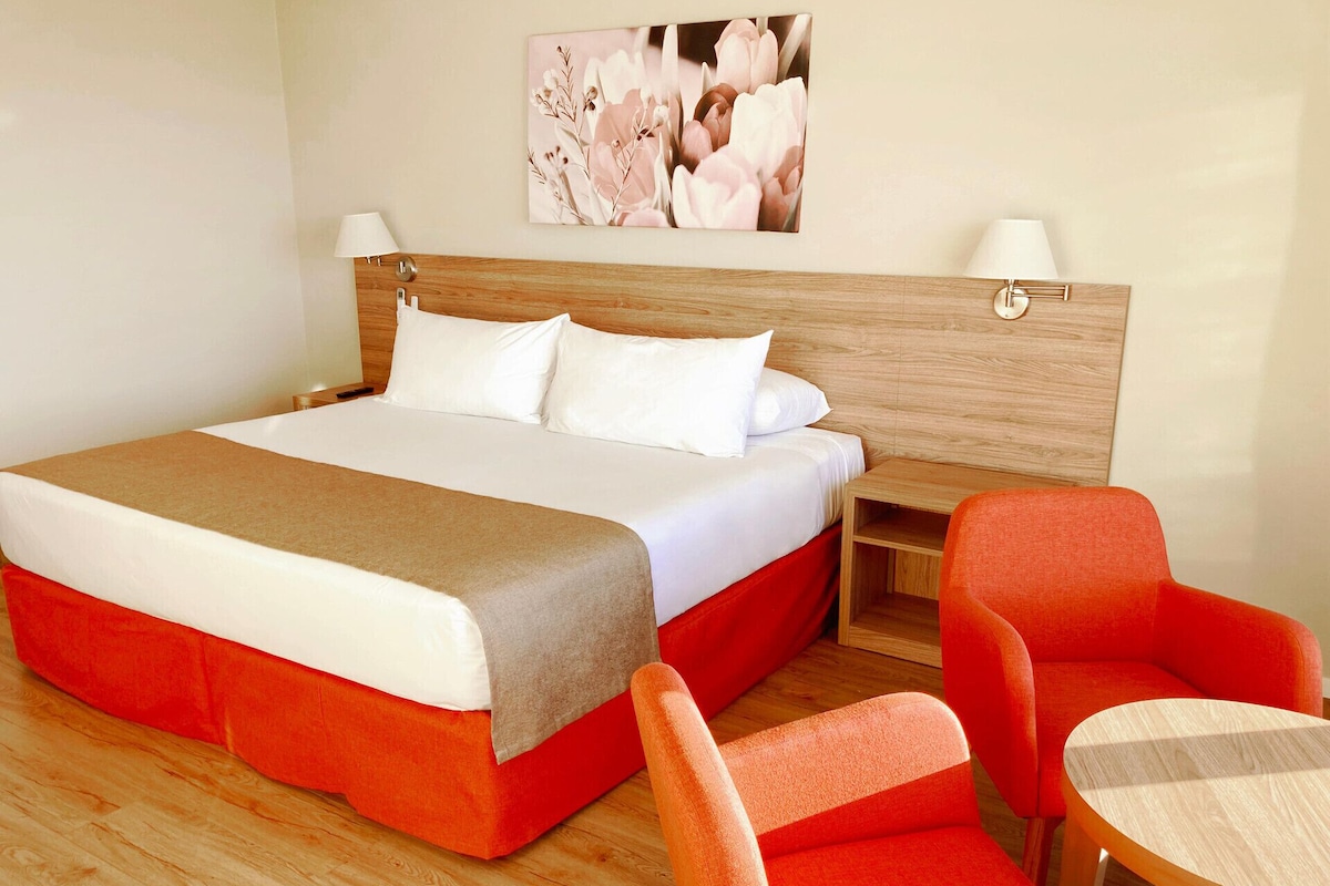 1 bedroom, Egyptian cotton sheets, premium bedding, pillow-top beds