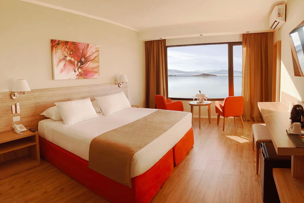 1 bedroom, Egyptian cotton sheets, premium bedding, pillowtop beds