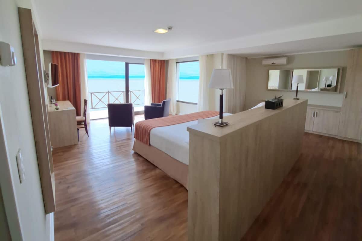 1 bedroom, Egyptian cotton sheets, premium bedding, pillowtop beds