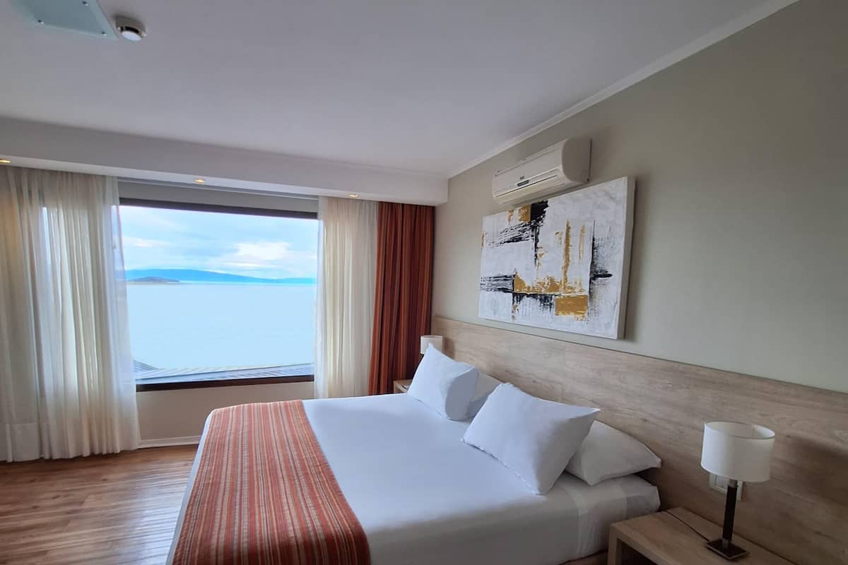 1 bedroom, Egyptian cotton sheets, premium bedding, pillowtop beds