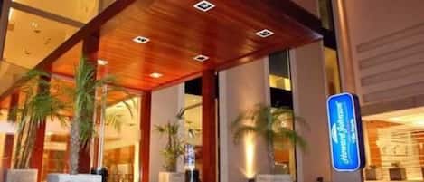 Pintu masuk hartanah