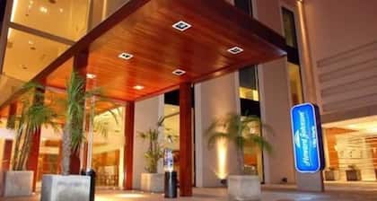 Howard Johnson by Wyndham Villa Maria Casino
