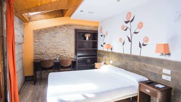 Premium tweepersoonskamer | Een bureau, gratis wifi, beddengoed