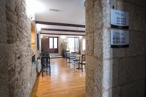Tägliches Frühstücksbuffet gegen Gebühr