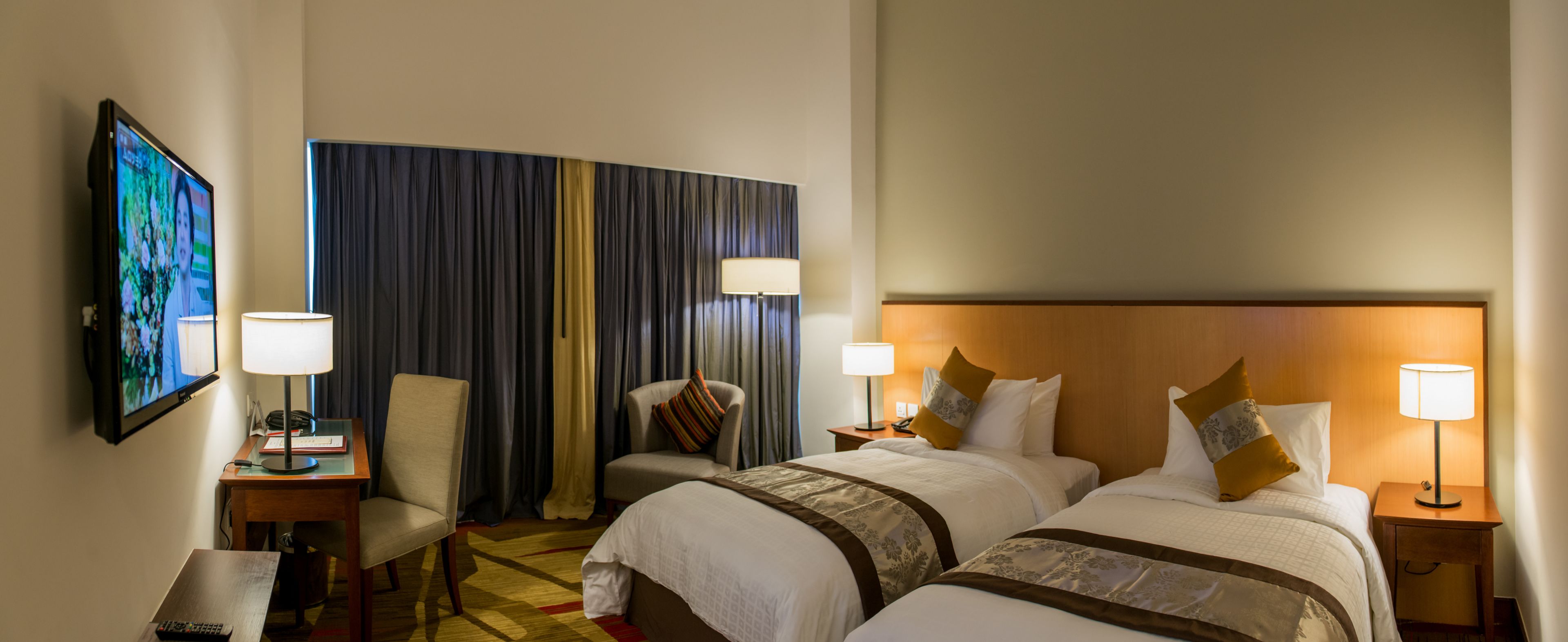 premier double or twin room | 1 bedroom, in-room safe, desk, blackout curtains